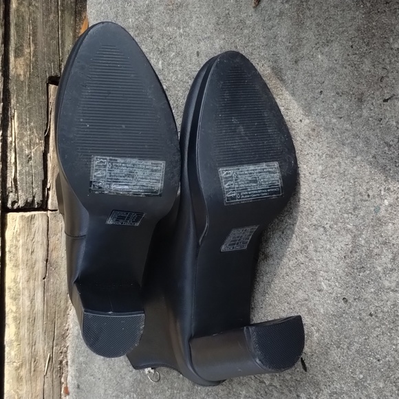 Black Booties 7.5 Forever 21 - Picture 3 of 4